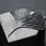 女性へのプレゼントに！イチョウの葉モチーフのブローチ｜Ginkgo Brooch（ギンコブローチ）
