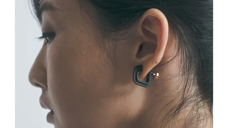上品で美しいフォルムのクランプイヤリング｜Clamp Series Earring