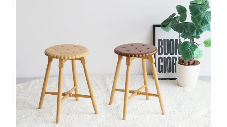 まるで本物のビスケット！？「Biscuit Stool」で遊び心あるインテリアを