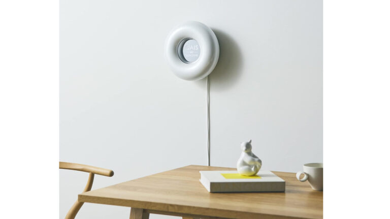 デザイン×脱臭力 壁に飾れる「SUNSTAR QAIS-air-03」で快適空間を実現