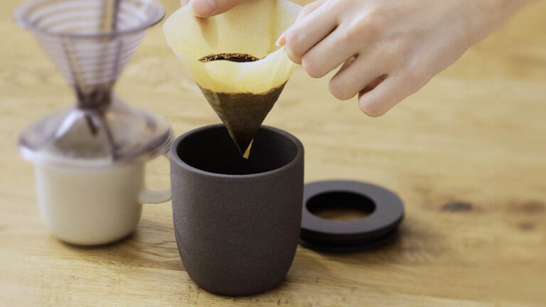 最後の一滴までコーヒーを楽しむ。サステナブルな消臭ポット|marna「コーヒーかす消臭ポット」