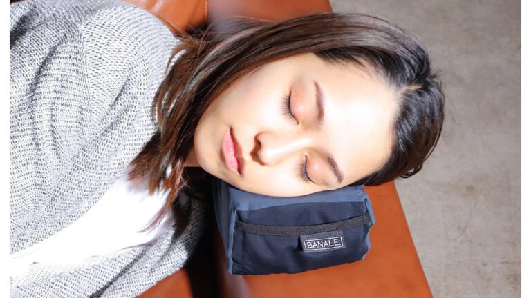 持ち運び自由自在！毎日にフィットする「とにかくコンパクト」なトラベルピロー《BANALE MINI PILLOW》