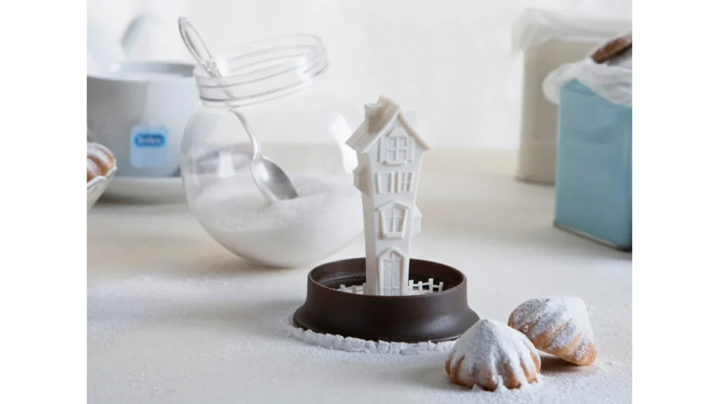 お砂糖がまるで雪景色。スノードームのように眺めていたくなる『シュガーポット』