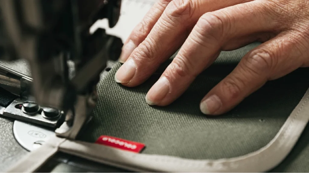 ニトムズ『コロコロテントクリーナー』──テントに貼りつかないのに、ゴミはしっかり！アウトドア専用コロコロの決定版