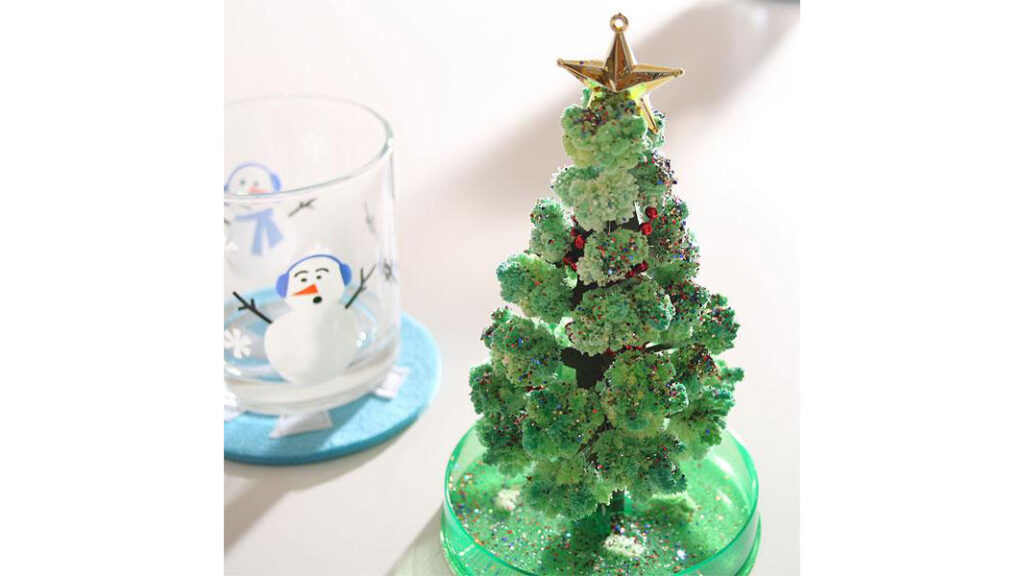 まるで魔法!半日で“咲く”不思議な『マジッククリスマスツリー』で特別な冬時間を