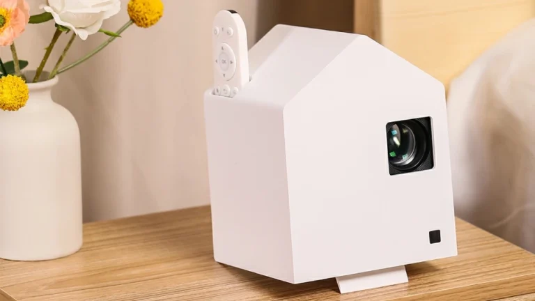おうち時間がもっと好きになる。家型プロジェクター「ピコキューブホーム」でつくる“わたしの小さなシアター”