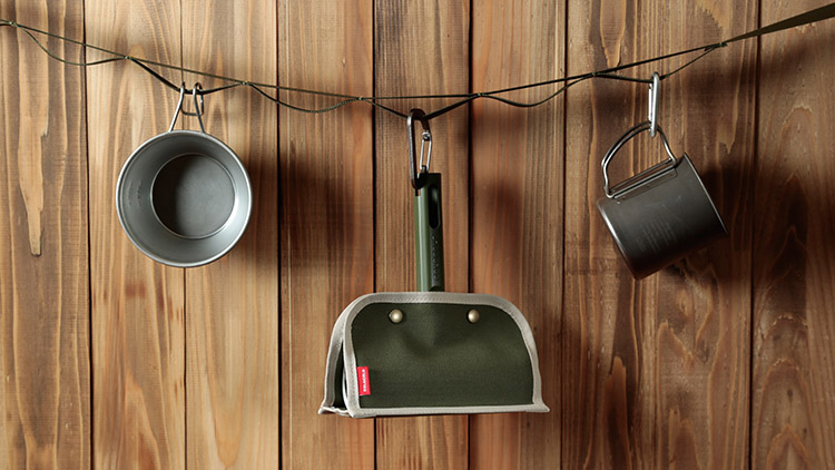 ニトムズ『コロコロテントクリーナー』──テントに貼りつかないのに、ゴミはしっかり！アウトドア専用コロコロの決定版