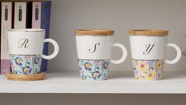 特別感のあるプレゼントならこれ。aito製作所のイニシャルマグが大人気のワケ