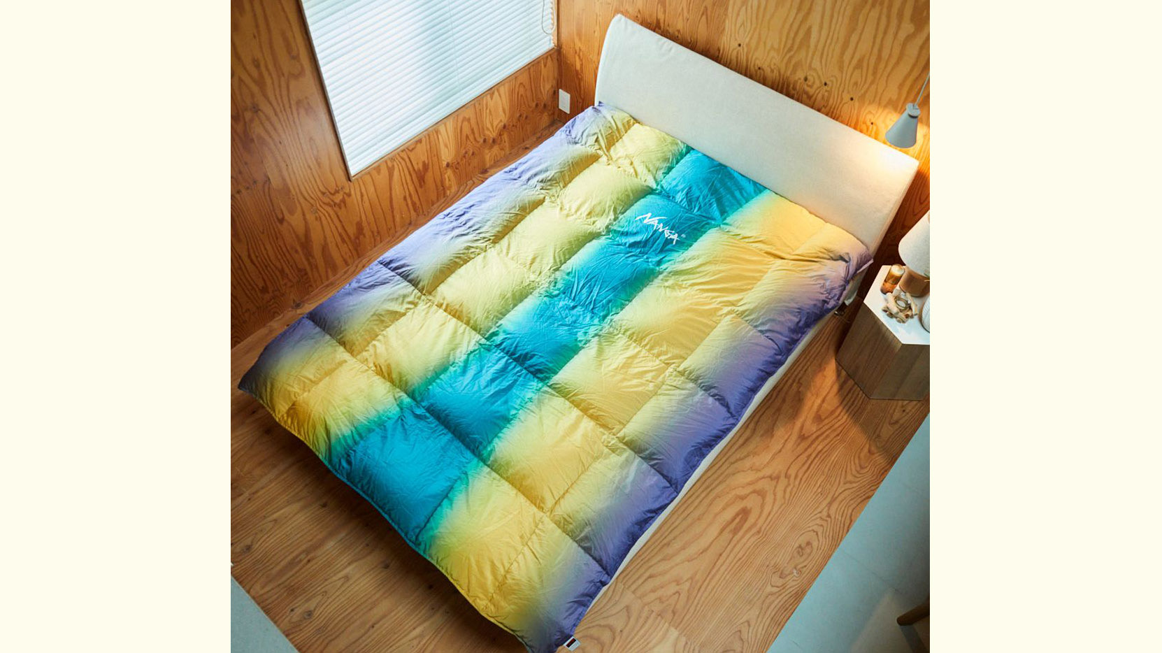 洗えて持ち運べる｜NANGA軽量ダウンブランケットが万能すぎる理由