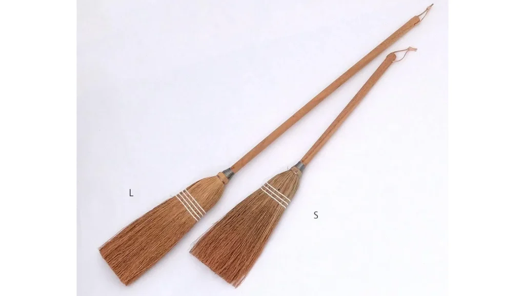暮らしに静かな美しさを｜ソルガムホウキ スローピングショルダーのある掃除習慣