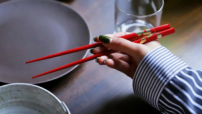 【縁起物ギフト】富士山とだるまの夫婦箸セット｜結婚祝い・記念日に贈りたい日本伝統のお箸