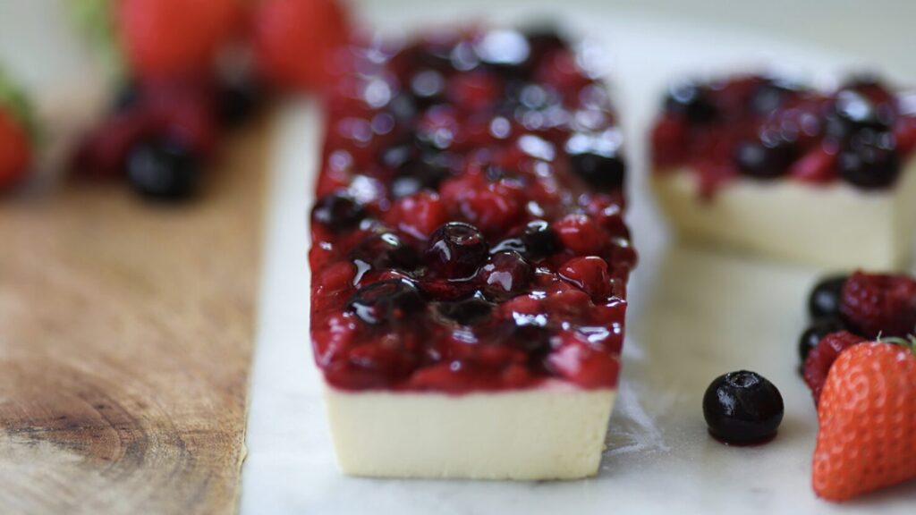【食べ比べギフト】ピエトロ果実を味わうチーズケーキ2種セット|国産レモン&3種ベリーの贅沢冷凍スイーツ