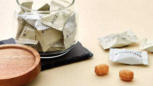 からだを想うやさしい甘さ｜百年はちみつのど飴＜ゆず味＞が選ばれる理由