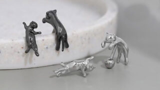 さりげなく猫を身につける｜RIN片耳用ピアス16Gで耳元にアクセント