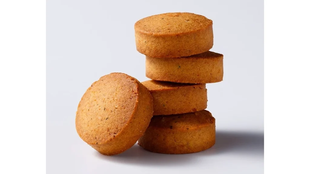 【夜のおやつ革命】LAVA&times;カネカ共同開発｜高たんぱく・低カロリーのプロテインクッキー チーズ＆ペッパー味