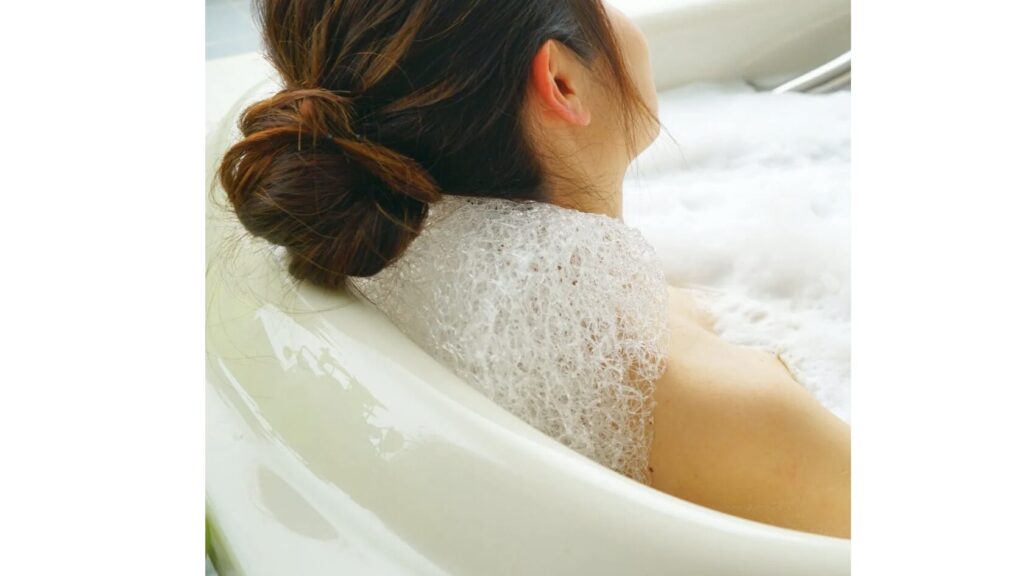 【新感覚バスピロー】自由自在に形が変わる日本製お風呂まくら｜清潔・軽量で癒しのバスタイム