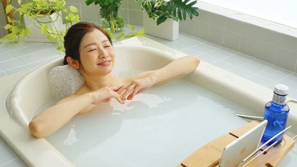 【新感覚バスピロー】自由自在に形が変わる日本製お風呂まくら｜清潔・軽量で癒しのバスタイム