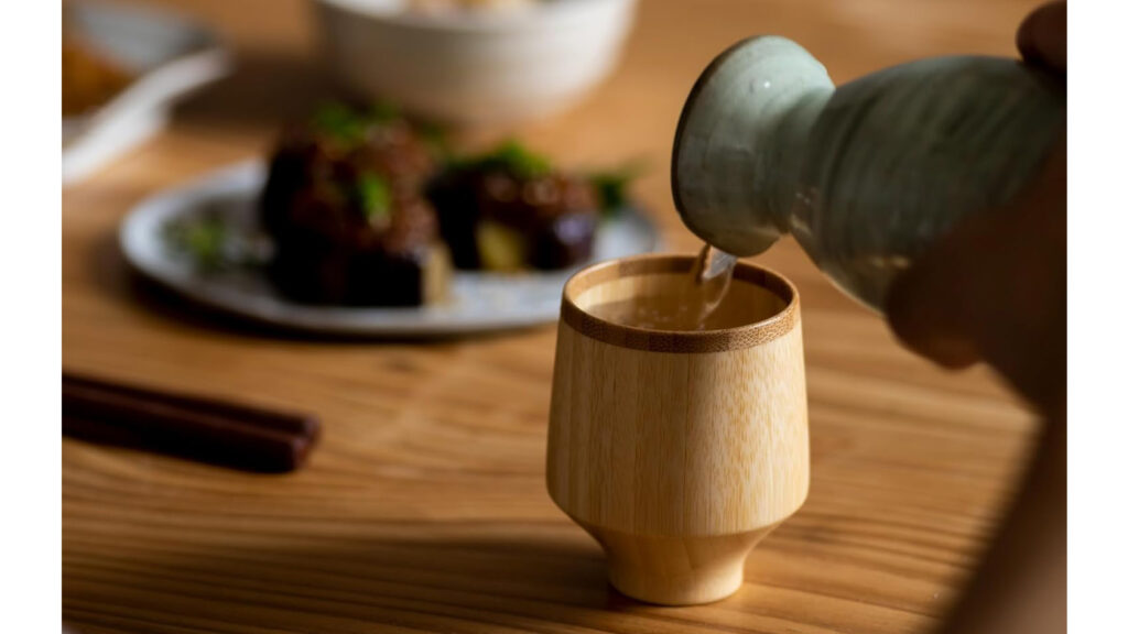 辛口日本酒を美しく味わう｜つぼみ形状のおちょこ「TSUBOMI」ペア