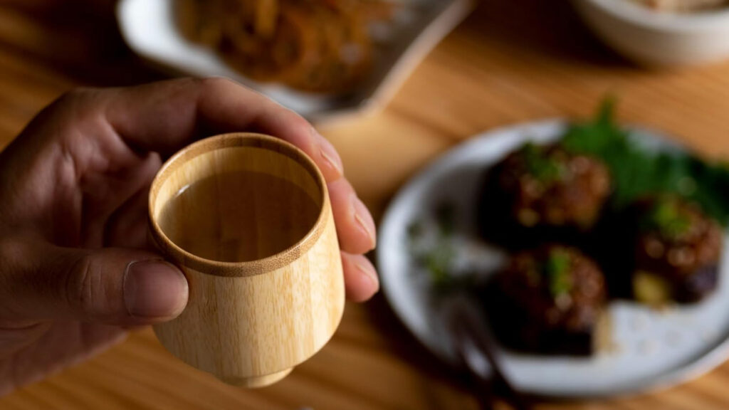 辛口日本酒を美しく味わう｜つぼみ形状のおちょこ「TSUBOMI」ペア