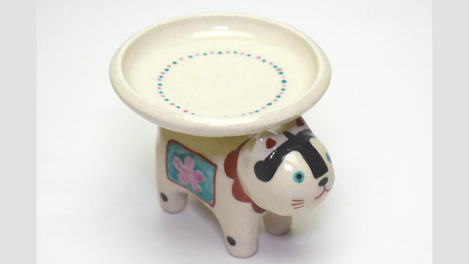 手作りの温かさを感じる|子守り犬と鏡餅で迎える縁起の正月飾り