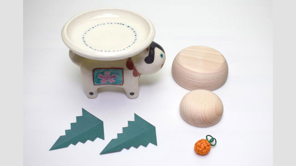 手作りの温かさを感じる|子守り犬と鏡餅で迎える縁起の正月飾り