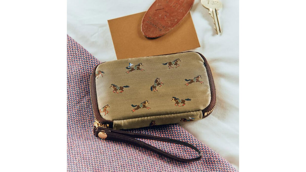 【2026年干支・午年】ほぼ日 ひきだしポーチ・ポケット「タイ&チーフ 駆ける馬」|整理上手な大人のための上質ミニポーチ