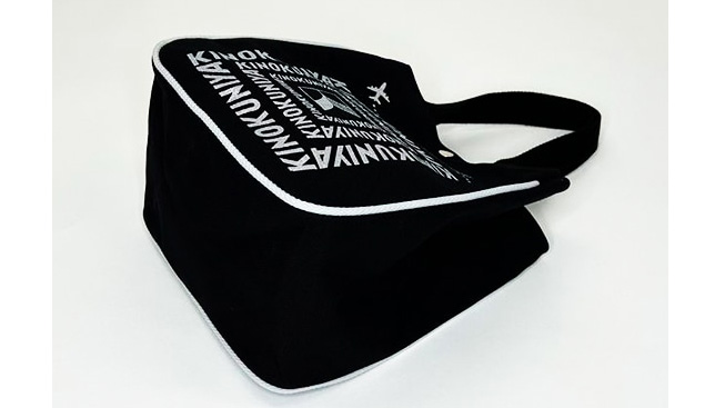 羽田空港限定の特別感｜紀ノ国屋「キュービックバッグ ブラック」が旅にも日常にもちょうどいい