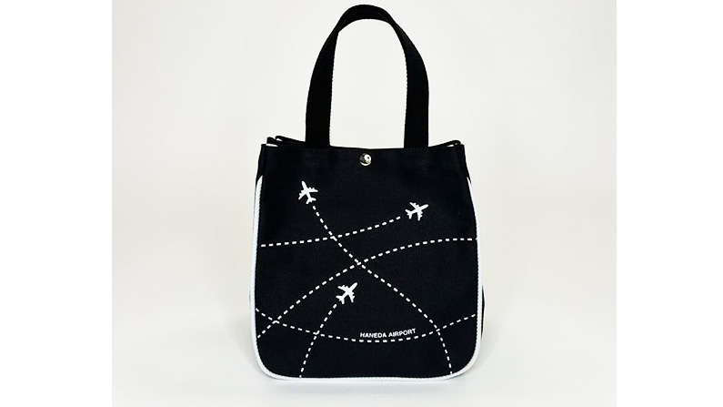 羽田空港限定の特別感｜紀ノ国屋「キュービックバッグ ブラック」が旅にも日常にもちょうどいい