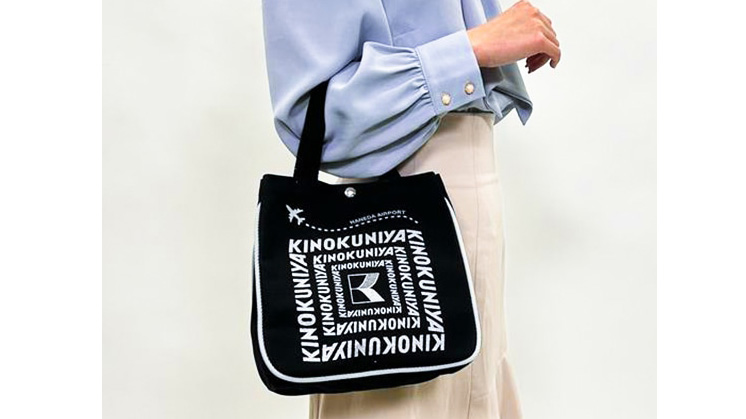 羽田空港限定の特別感｜紀ノ国屋「キュービックバッグ ブラック」が旅にも日常にもちょうどいい