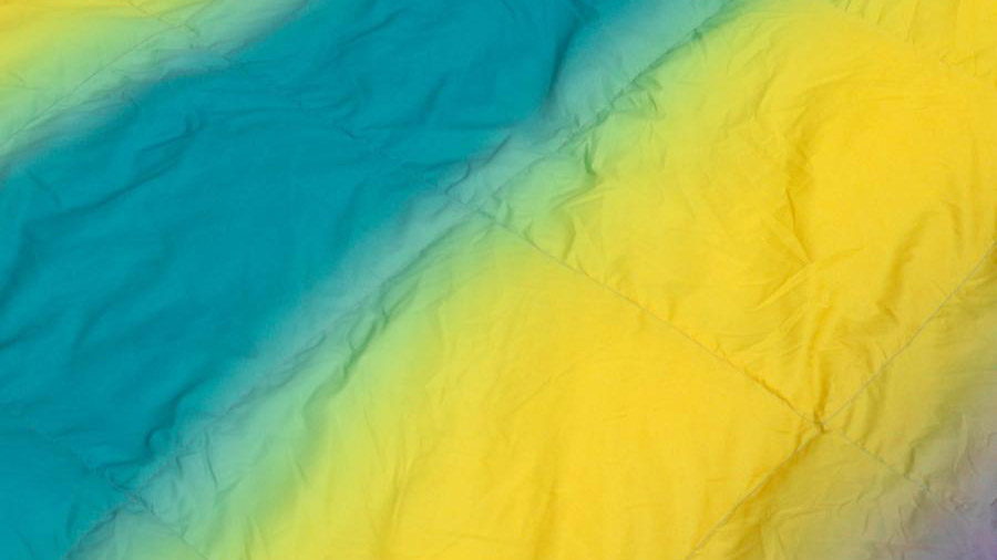 洗えて持ち運べる|NANGA軽量ダウンブランケットが万能すぎる理由