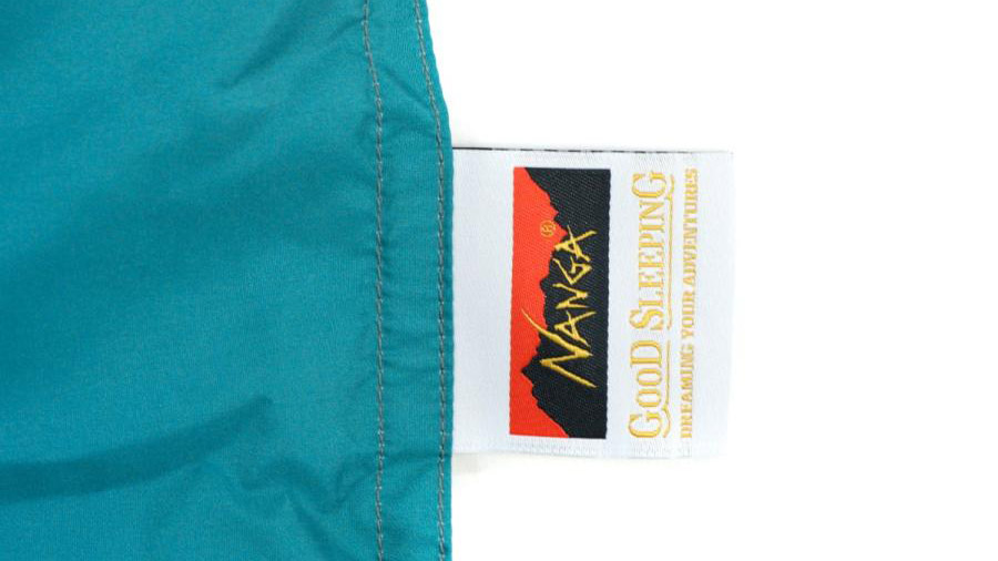 洗えて持ち運べる|NANGA軽量ダウンブランケットが万能すぎる理由