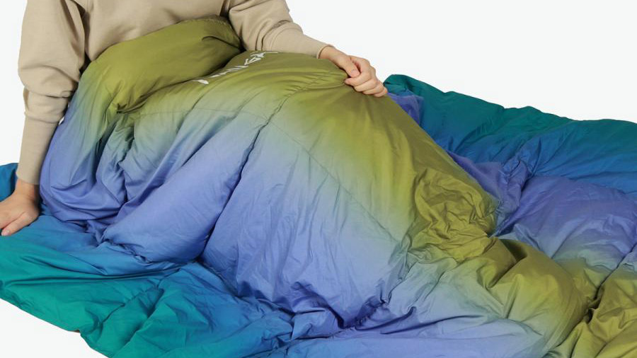 洗えて持ち運べる|NANGA軽量ダウンブランケットが万能すぎる理由