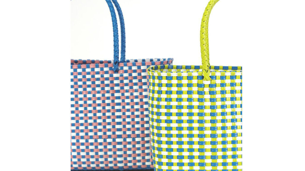 水に強くて軽い｜ミックスカラーが目を引くメルカド ウーヴンバッグの魅力