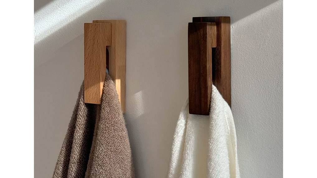 【木製タオルフック】タオルが落ちないストレスフリー設計。天然木の温もりでインテリアにも馴染む