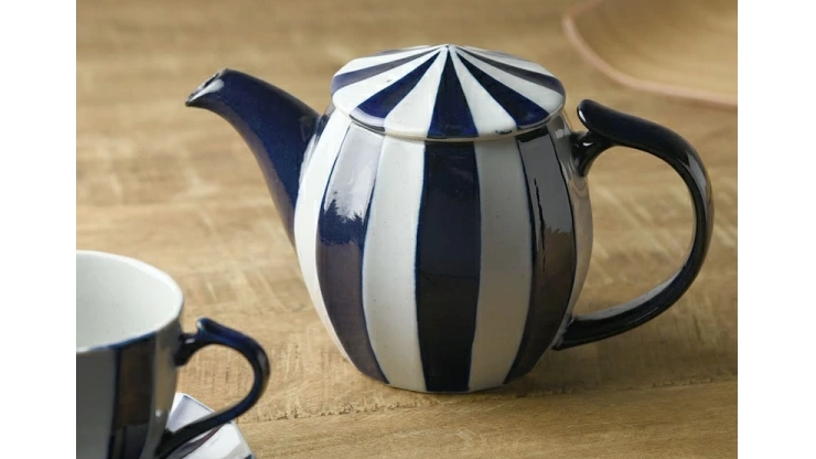 サーカステント ティーポットで始まる幸せなティータイム。美濃焼の温もりと大人かわいいデザインに癒される