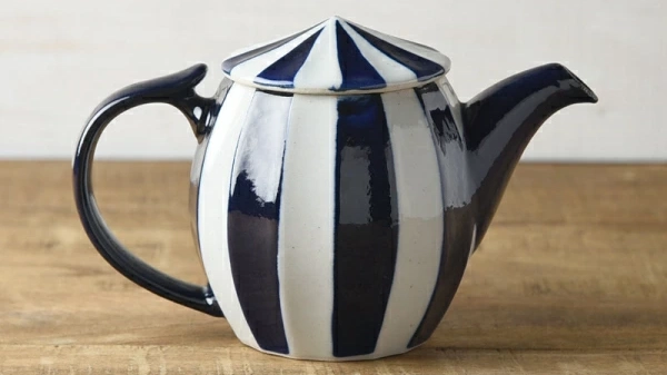 サーカステント ティーポットで始まる幸せなティータイム。美濃焼の温もりと大人かわいいデザインに癒される