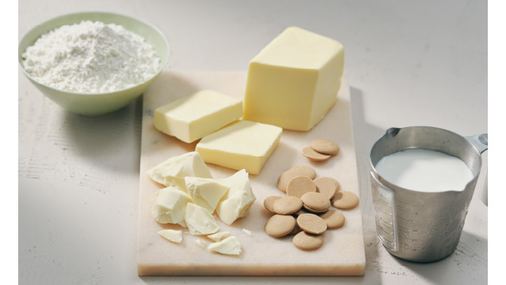 新年のご挨拶に迷ったら。お正月限定チューリップローズ〈迎春〉