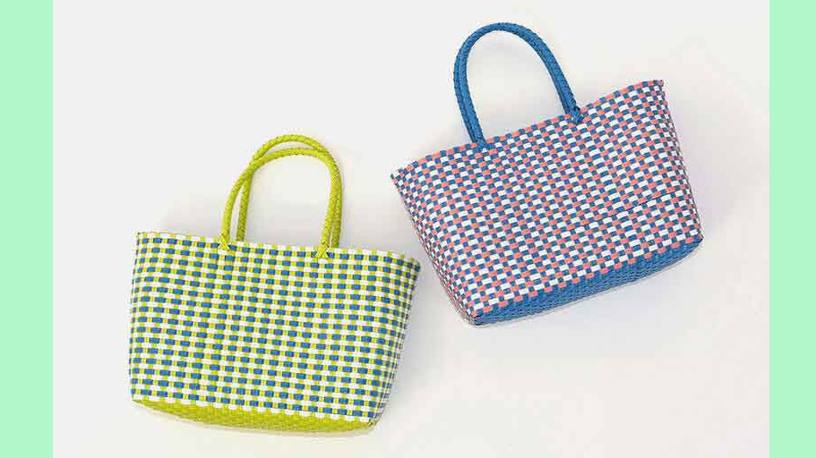 水に強くて軽い｜ミックスカラーが目を引くメルカド ウーヴンバッグの魅力