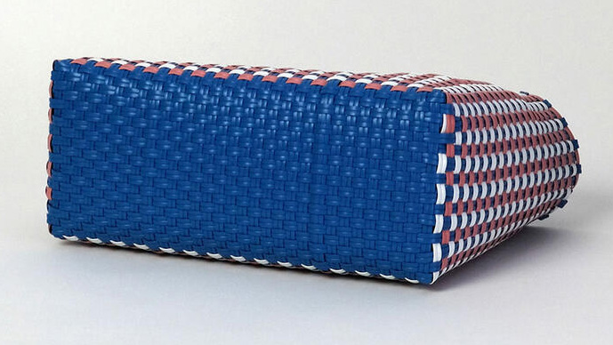 水に強くて軽い｜ミックスカラーが目を引くメルカド ウーヴンバッグの魅力