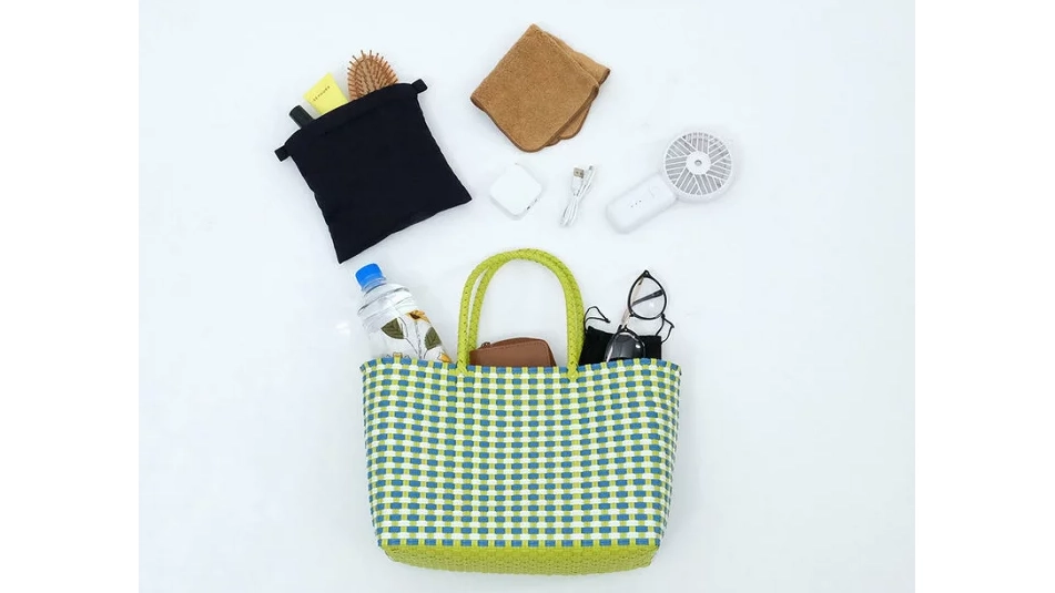 水に強くて軽い｜ミックスカラーが目を引くメルカド ウーヴンバッグの魅力