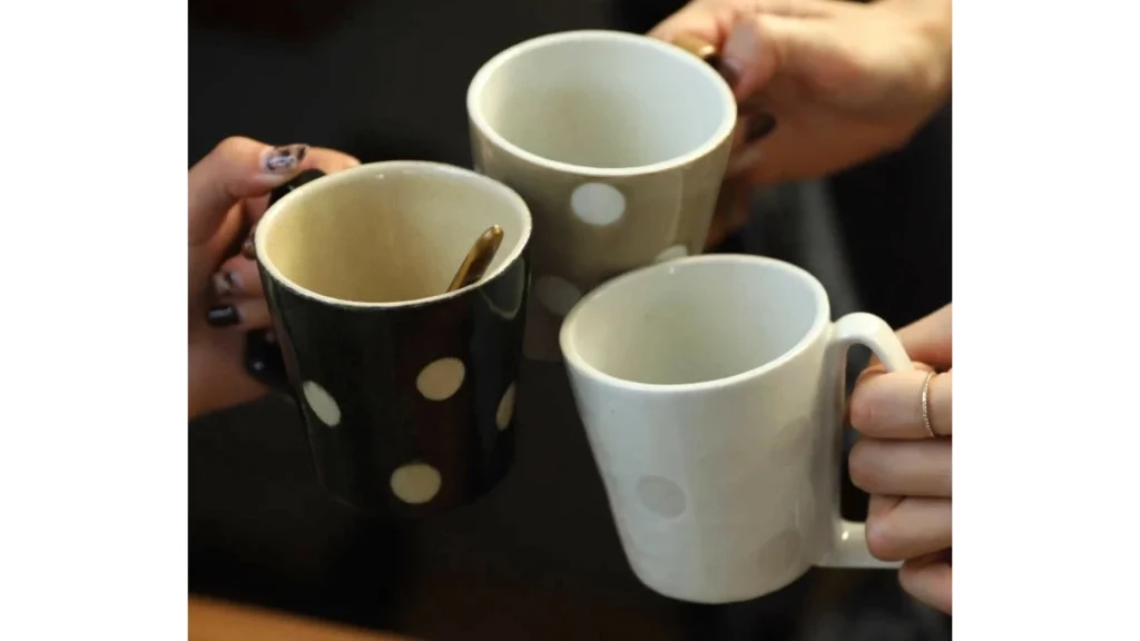 手にハマる、この形。美濃焼×ドットのハンドルマグカップ