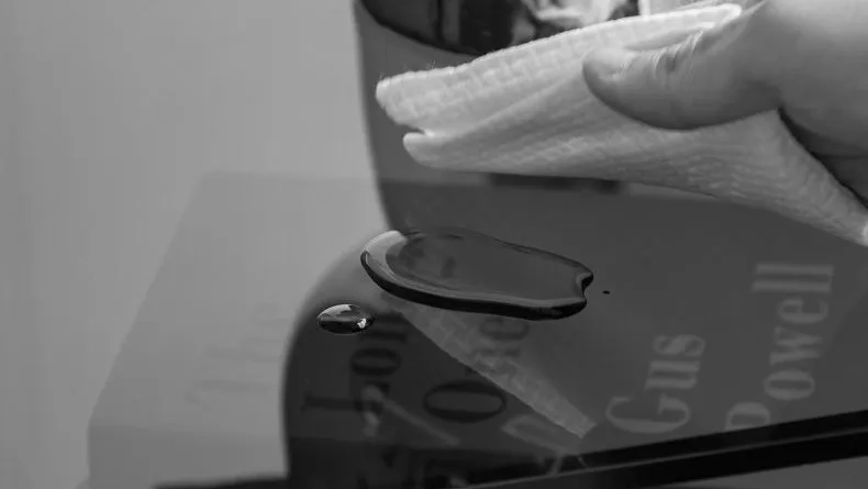 省スペースで魅せる収納｜ツリー型アクリルラックで空間を美しく整える