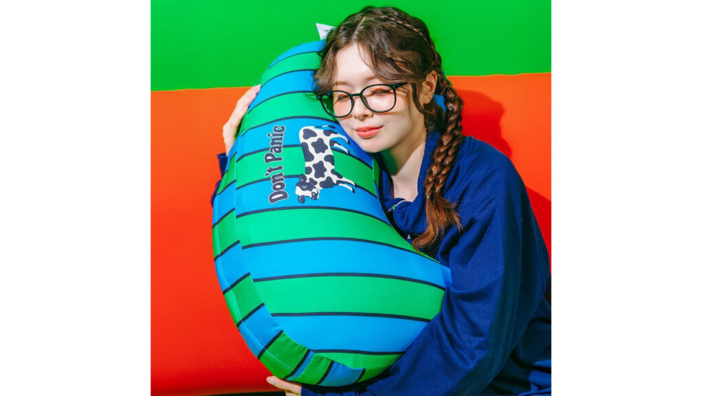 Yogibo Mega Moon Pillow Don&rsquo;t Panic｜韓国発wiggle wiggleコラボの限定ピロー