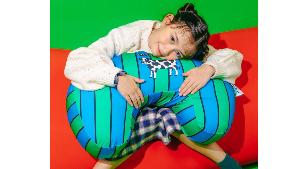 Yogibo Mega Moon Pillow Don&rsquo;t Panic｜韓国発wiggle wiggleコラボの限定ピロー