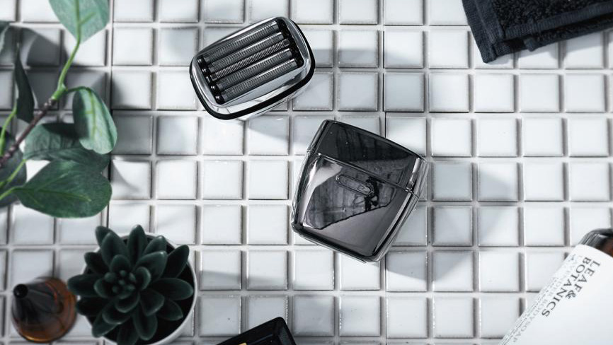 Koizumi 5枚刃電動シェーバー｜コンパクトでもしっかり剃れるUSB充電式モデル