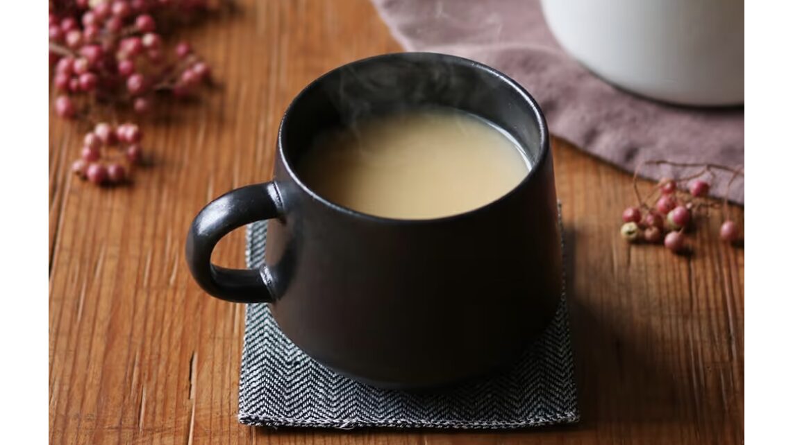 玄米の栄養を、毎日の一杯に。玄米甘酒飲み比べ2本セット