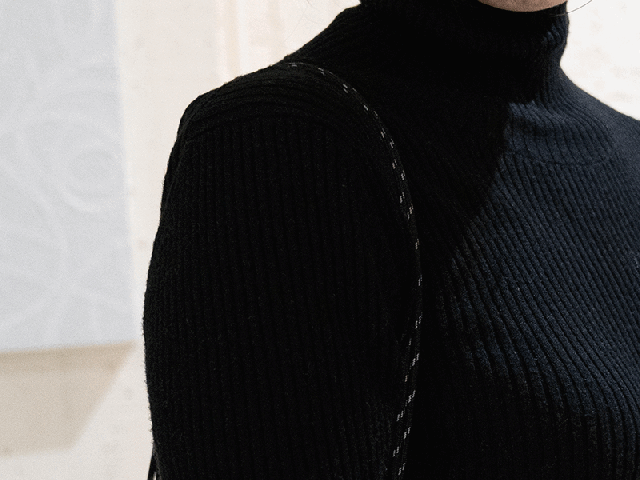 夜道対策に｜オーロラ反射ナップサックで事故防止と安心を