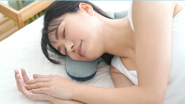 p!nto Float（ピントフロート）｜理想の寝姿勢を支える新発想ヘッドサポートピロー