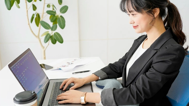 p!nto Float（ピントフロート）｜理想の寝姿勢を支える新発想ヘッドサポートピロー