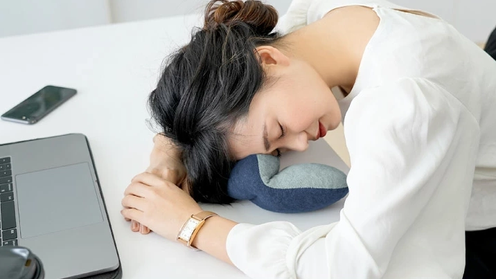 p!nto Float（ピントフロート）｜理想の寝姿勢を支える新発想ヘッドサポートピロー